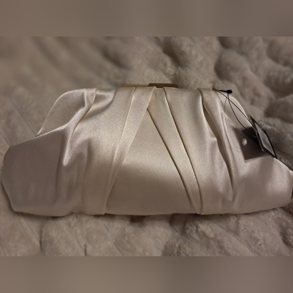 Badgley Mischka Off White Clutch and Crossbody with Floral Embellishments - Picture 6 of 8